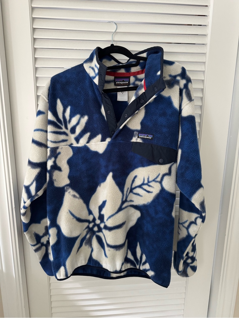 Patagonia Men’s Navy and White Floral Synchilla Snap Fleece